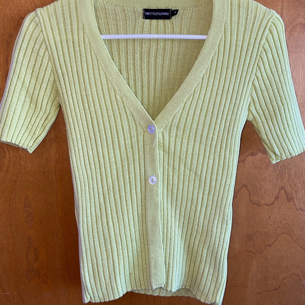LIGHT GREEN RIBBED V NECK SHORT SLEEVE SWEATER, SIZE 2, PRETTYLITTLETHING